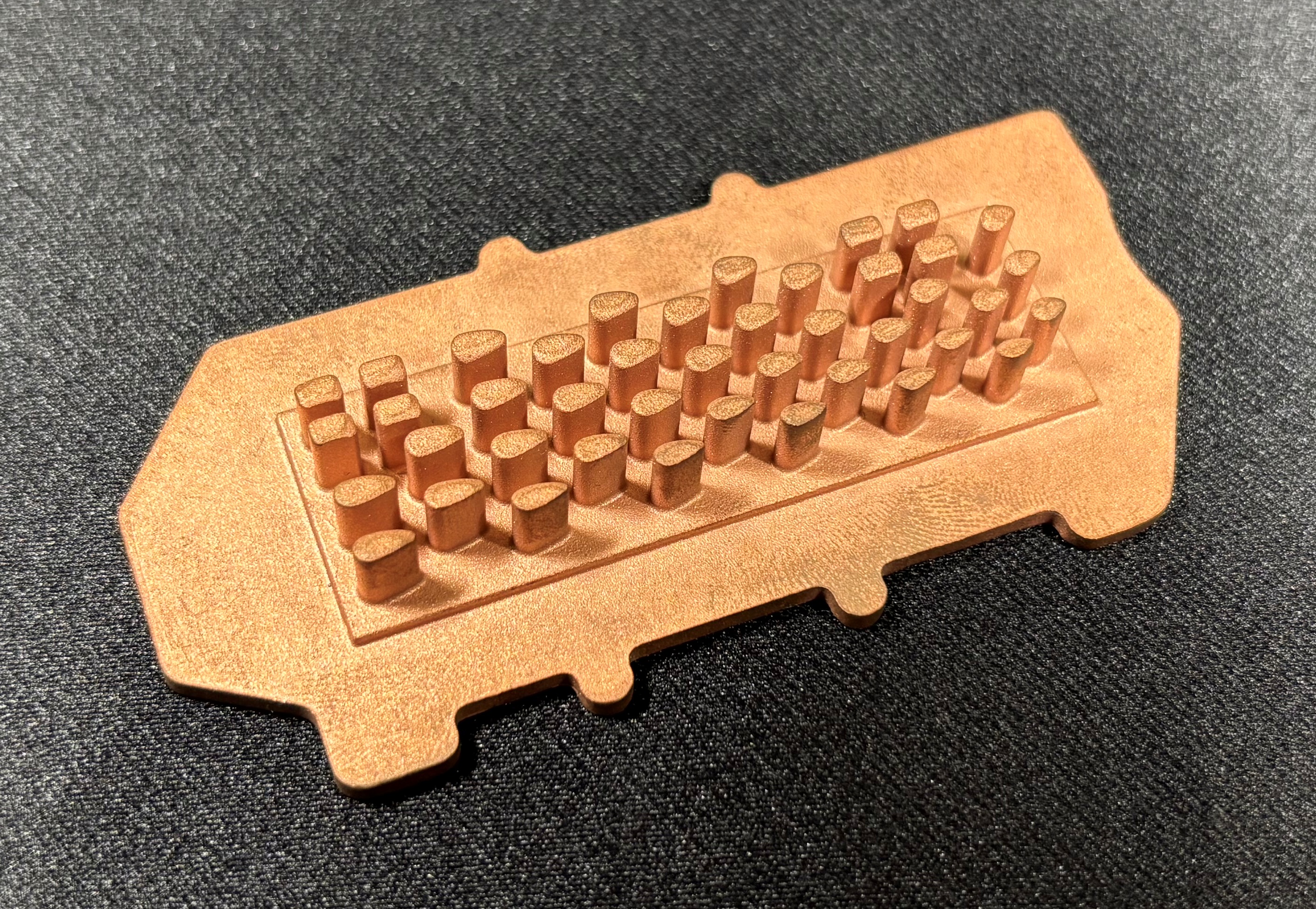 銅製ヒートシンク | 中越合金鋳工株式会社 | 電子部品